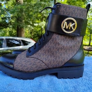 Women's sz 10 Michael Kors Alistair Ankle Combat Signature Series Boots - MINT